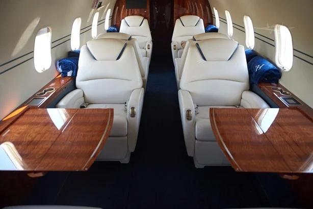 2010 BOMBARDIER CHALLENGER 300 Photo 3