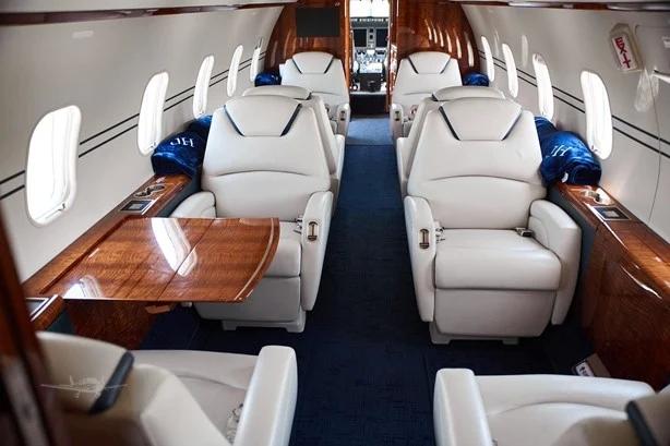 2010 BOMBARDIER CHALLENGER 300 Photo 4