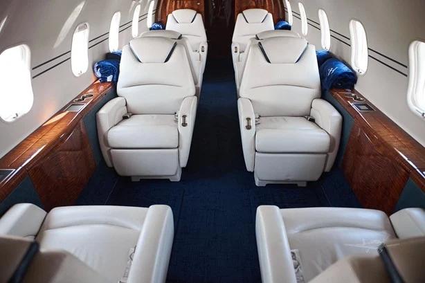 2010 BOMBARDIER CHALLENGER 300 Photo 5