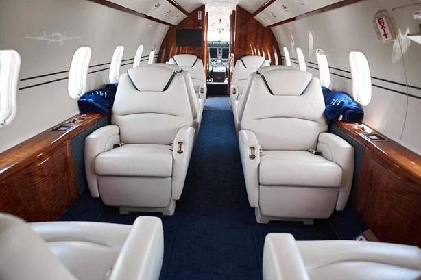 2010 BOMBARDIER CHALLENGER 300 Photo 6
