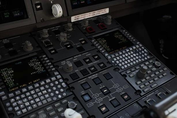 2010 BOMBARDIER CHALLENGER 300 Photo 2