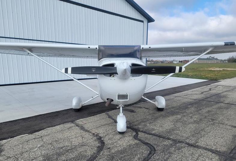 2002 CESSNA 172S Photo 3