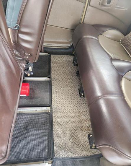 2002 CESSNA 172S Photo 3