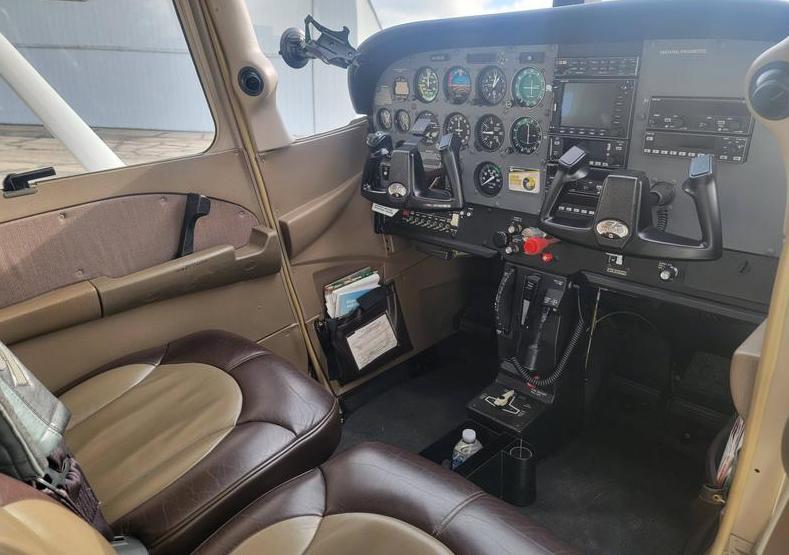 2002 CESSNA 172S Photo 4