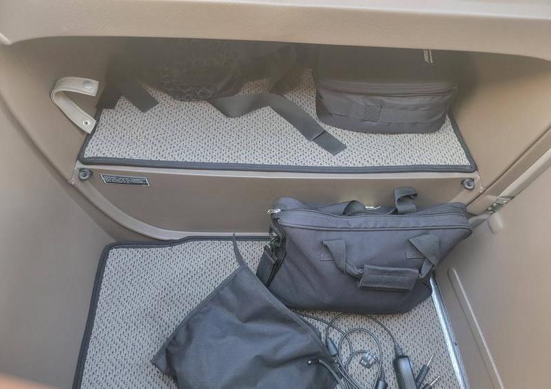 2002 CESSNA 172S Photo 2