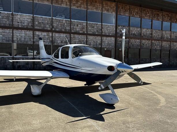 2002 CIRRUS SR22 Photo 3