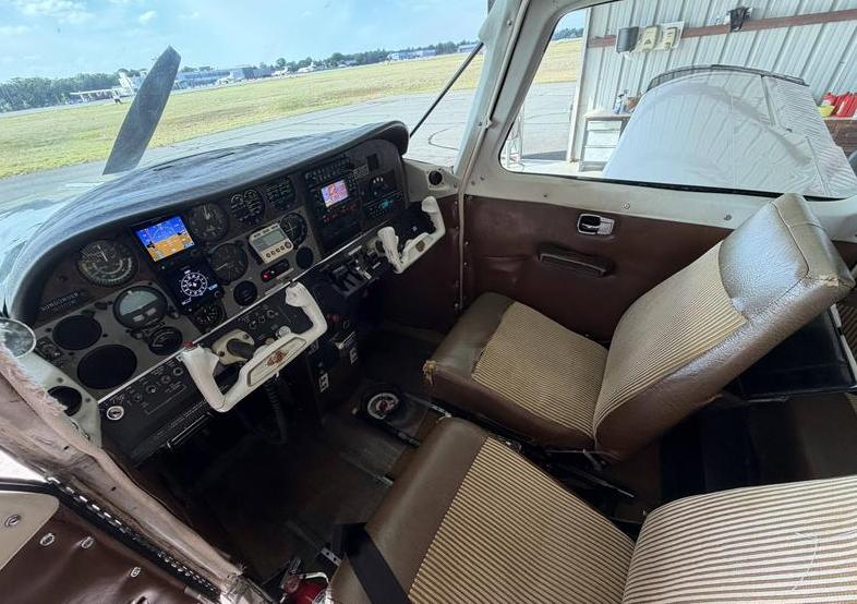 1974 BEECHCRAFT SUNDOWNER  Photo 5