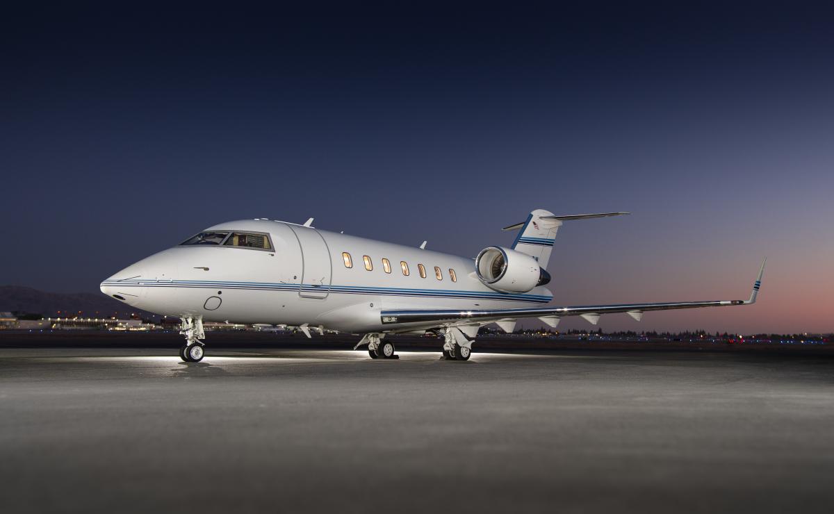 2011 Bombardier Challenger 605 Photo 2