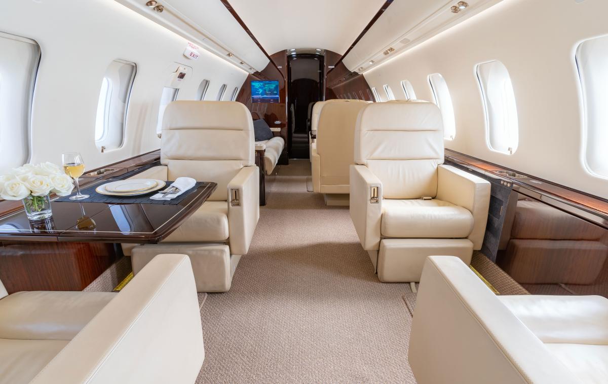 2011 Bombardier Challenger 605 Photo 3