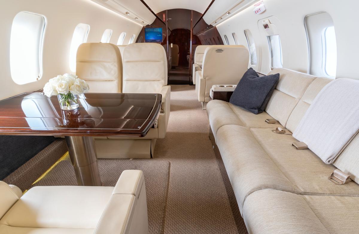 2011 Bombardier Challenger 605 Photo 4