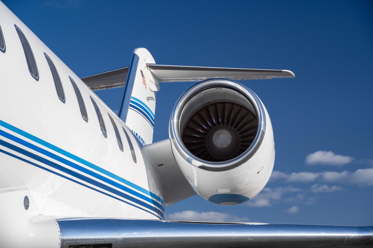 2011 Bombardier Challenger 605 Photo 6