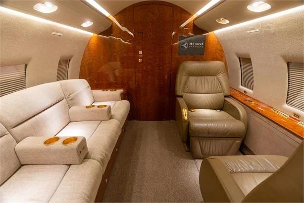 2001 BOMBARDIER CHALLENGER 604 Photo 3