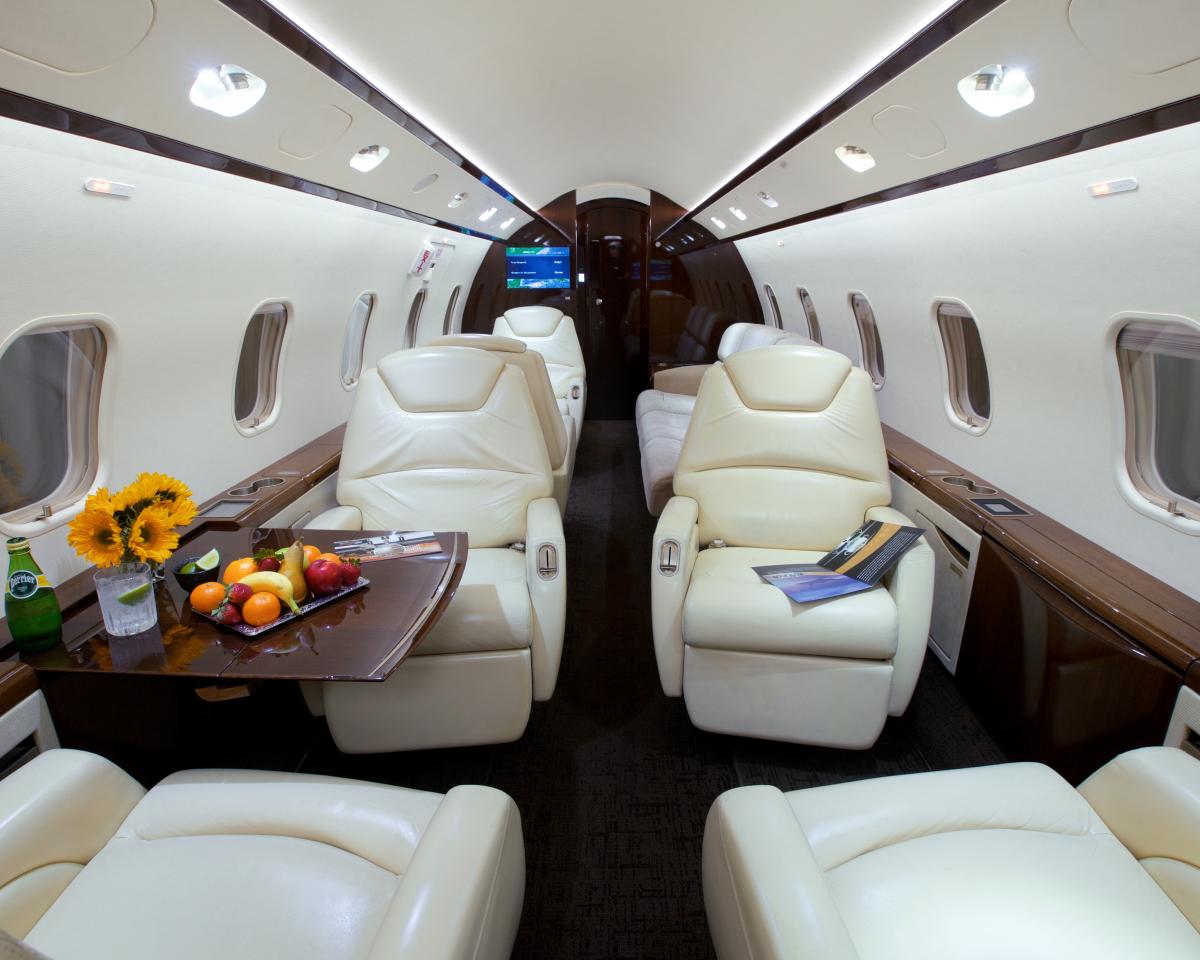 2008 Bombardier Challenger 300 Photo 5