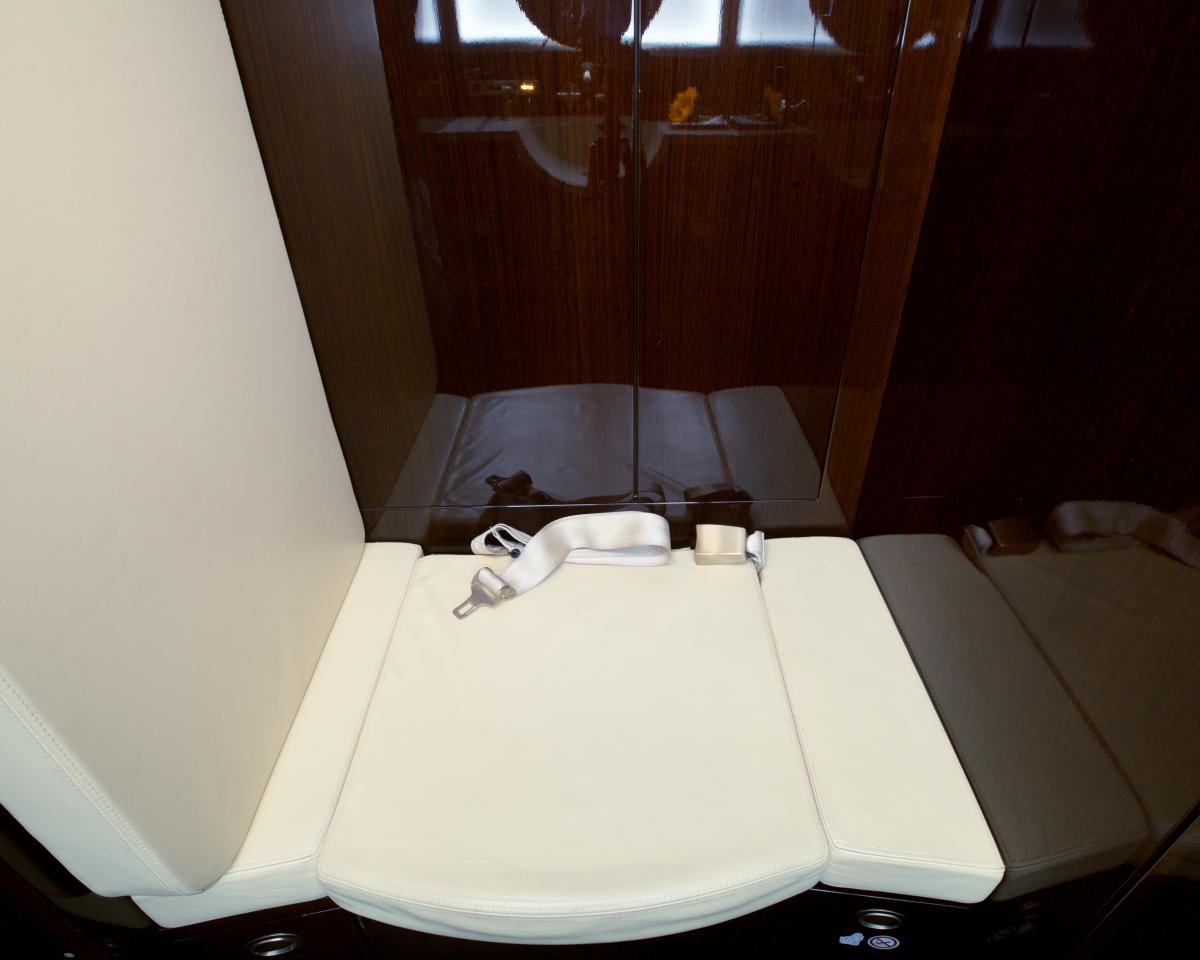 2008 Bombardier Challenger 300 Photo 5