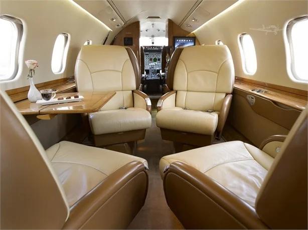 2001 LEARJET 60 Photo 2