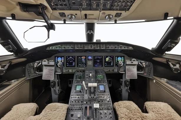 2010 BOMBARDIER GLOBAL EXPRESS XRS Photo 4