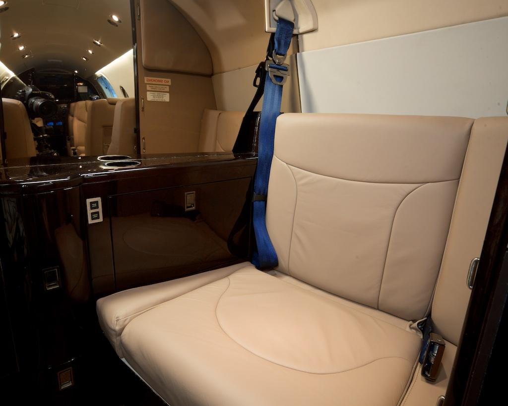 2007 Hawker 400XP Photo 2