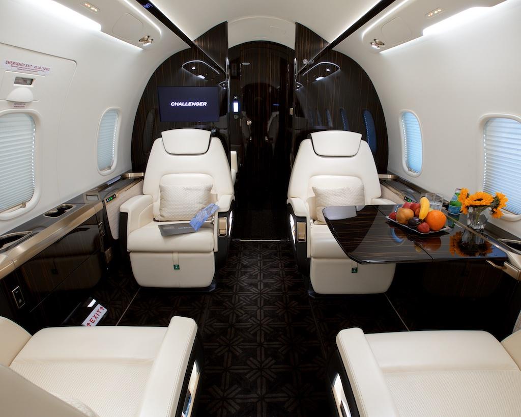 2018 Bombardier Challenger 350 Photo 2