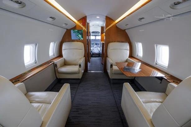 2003 BOMBARDIER CHALLENGER 604 Photo 2