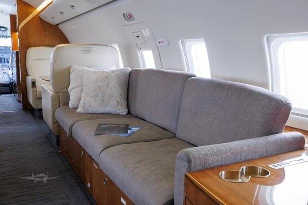 2003 BOMBARDIER CHALLENGER 604 Photo 3