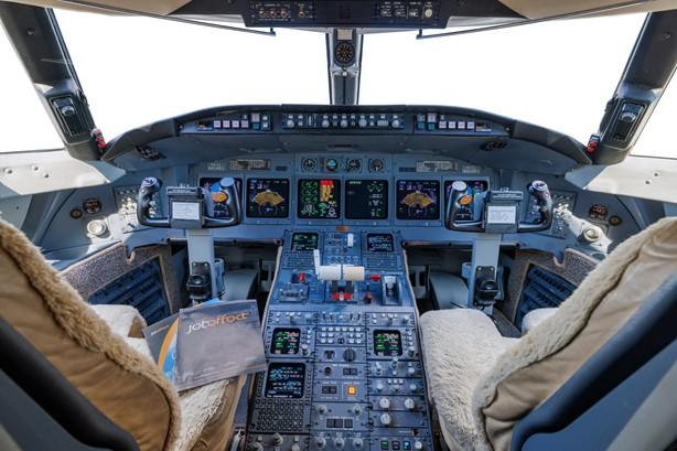 2003 BOMBARDIER CHALLENGER 604 Photo 6