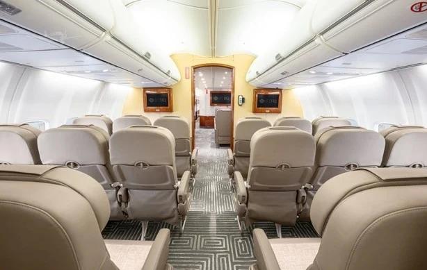 2005 BOEING BBJ Photo 6