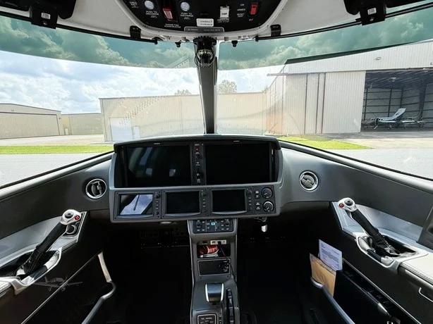 2017 CIRRUS VISION SF50 Photo 5