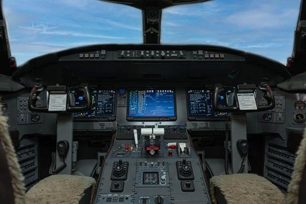 1999 BOMBARDIER CHALLENGER 604 Photo 3
