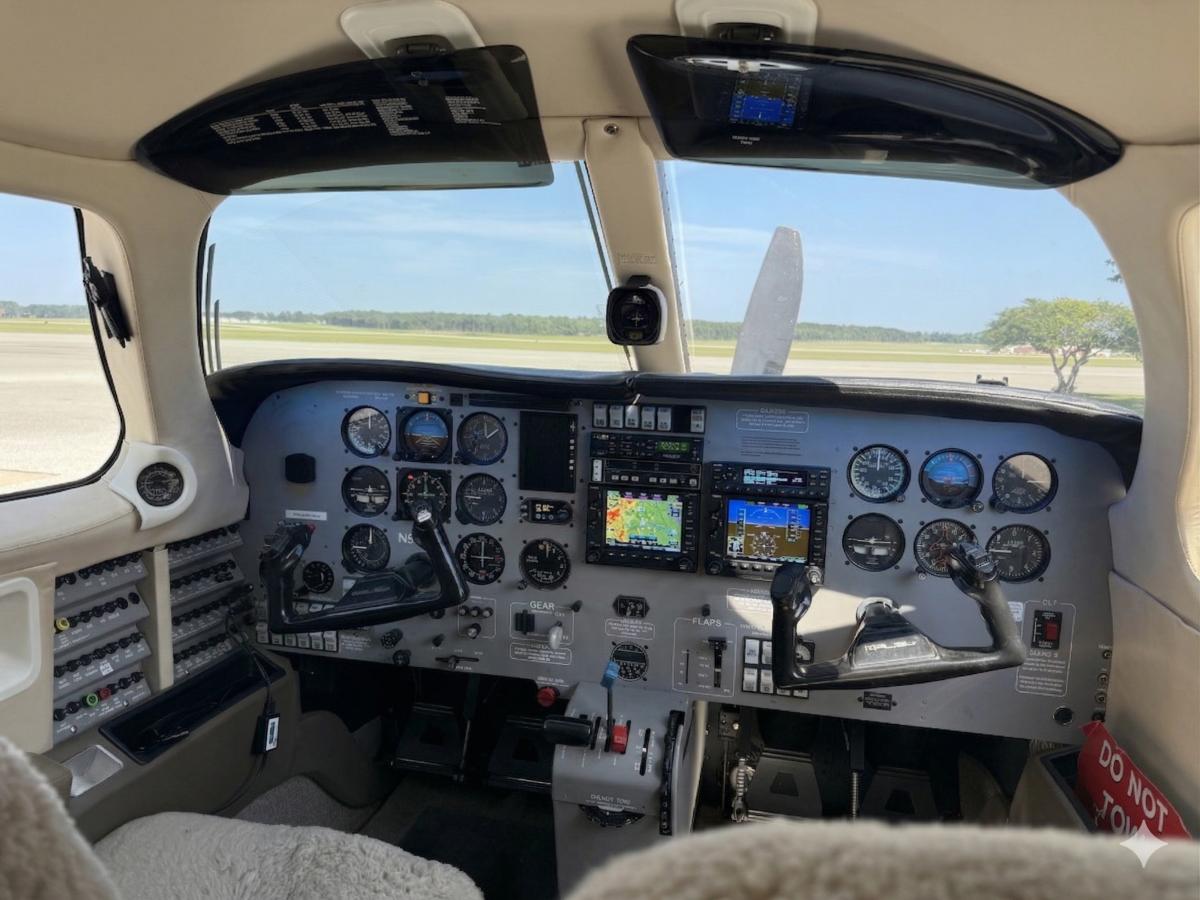 Piper Malibu Photo 6