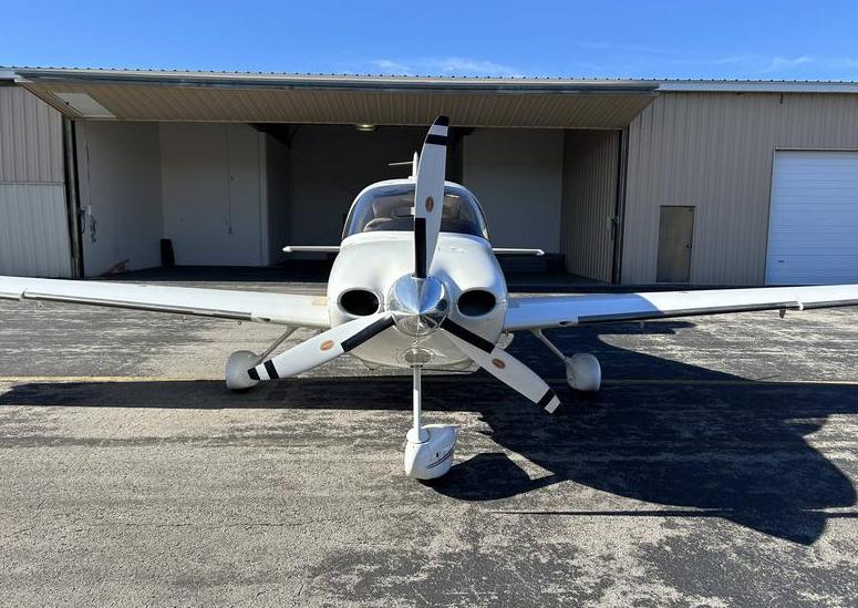 2004 CIRRUS SR22 Photo 4