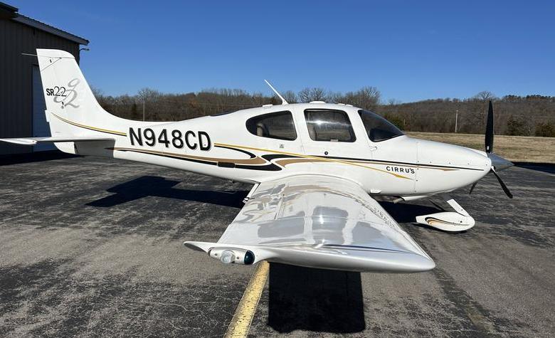 2004 CIRRUS SR22 Photo 3