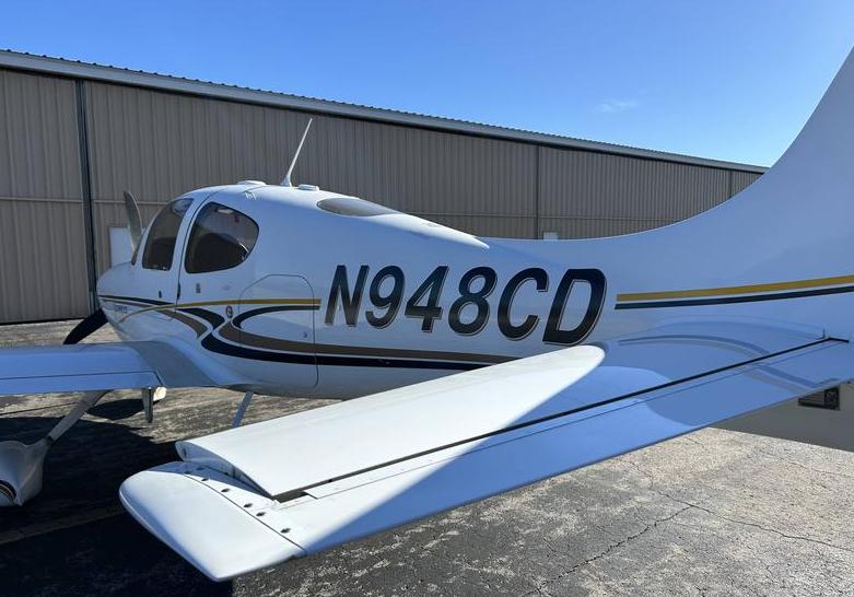 2004 CIRRUS SR22 Photo 6
