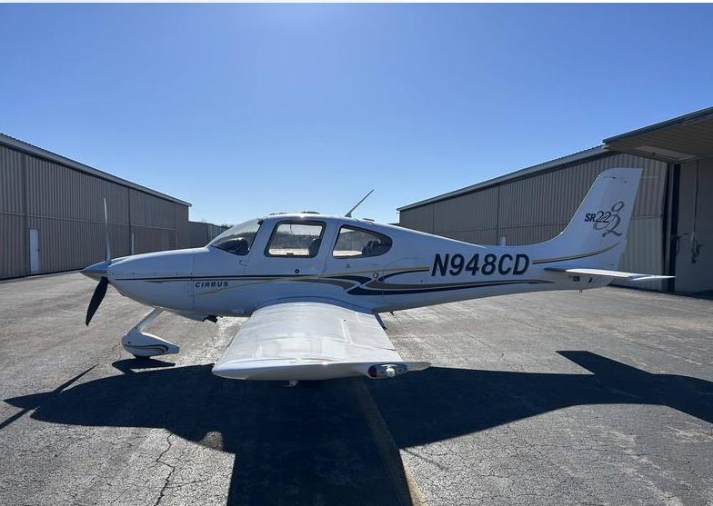 2004 CIRRUS SR22 Photo 2