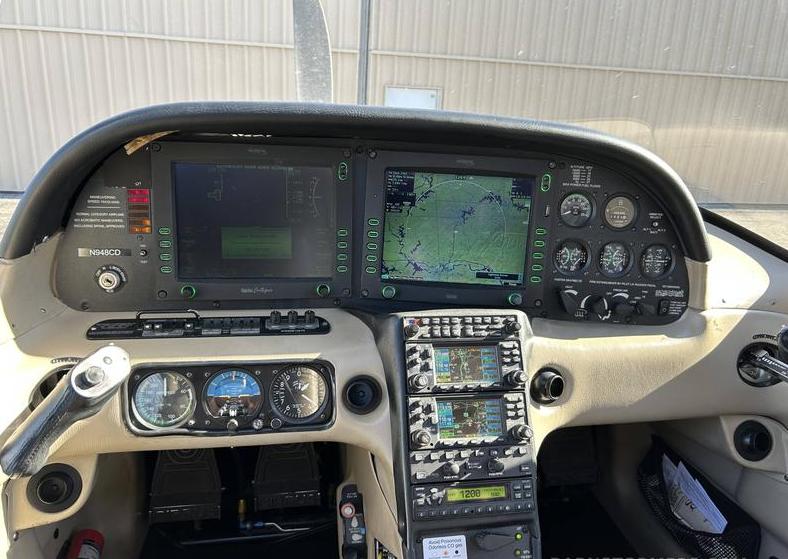 2004 CIRRUS SR22 Photo 3