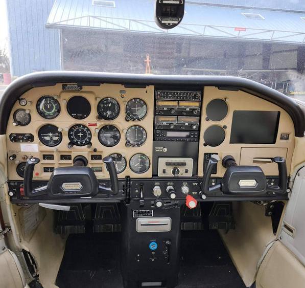 1976 Cessna 177RG Photo 5