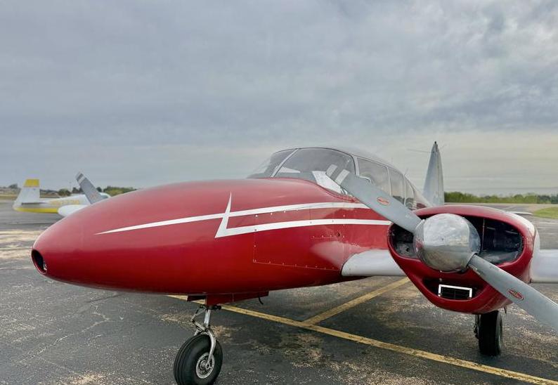 Piper Apache Photo 3