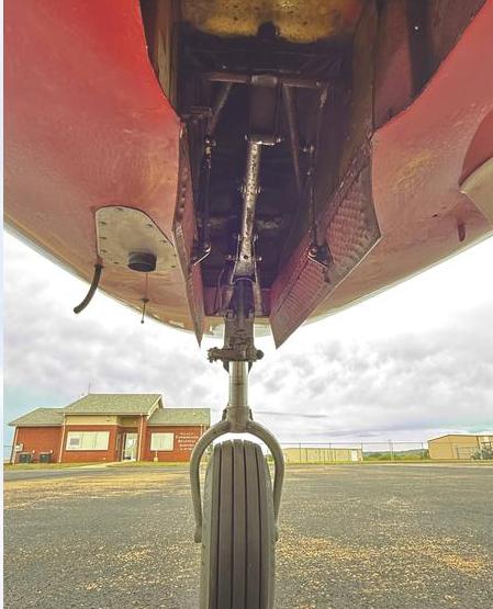 Piper Apache Photo 3