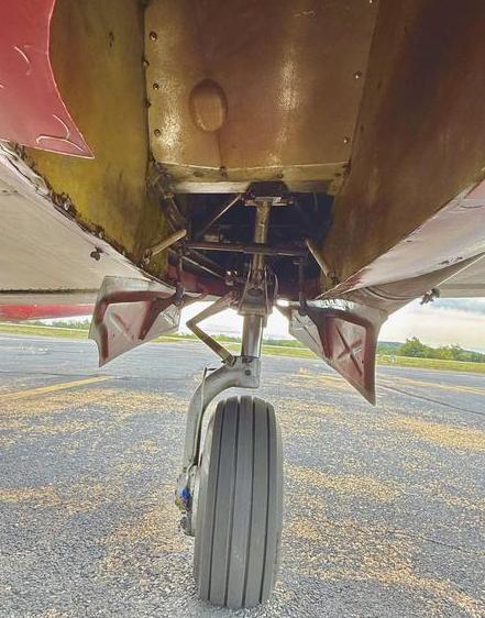 Piper Apache Photo 2