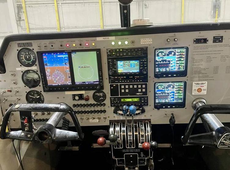 Piper Apache Photo 6