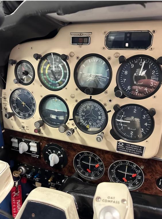 1977 Beech V35B Bonanza Photo 4
