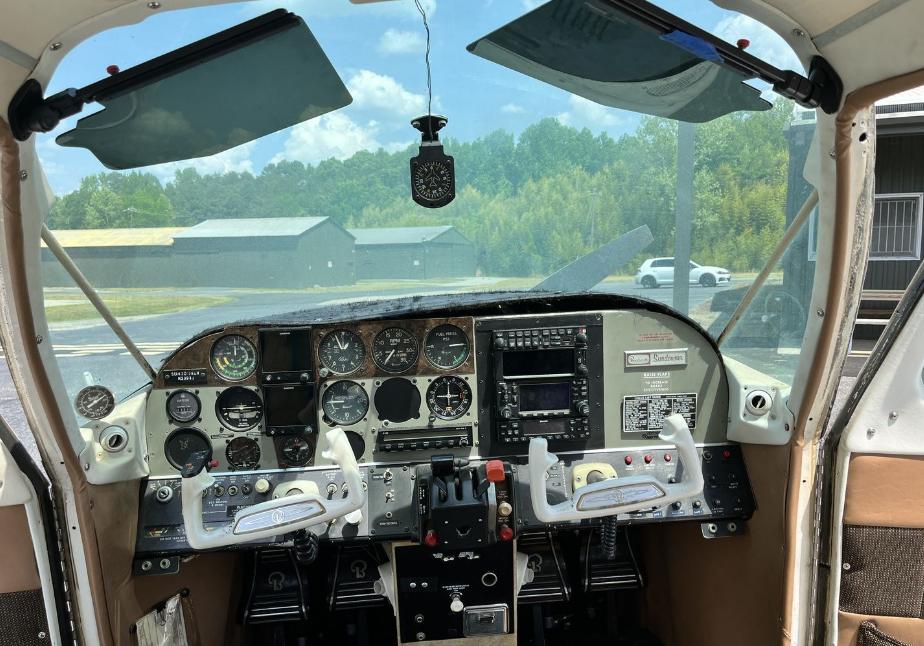 1977 BEECHCRAFT C23 SUNDOWNER 180 Photo 6