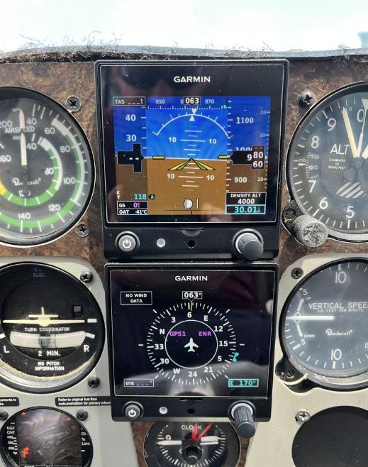 1977 BEECHCRAFT C23 SUNDOWNER 180 Photo 2