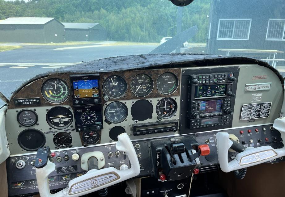 1977 BEECHCRAFT C23 SUNDOWNER 180 Photo 3