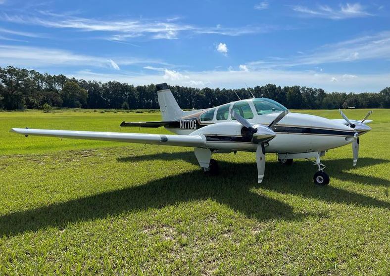 Beechcraft Baron Photo 2