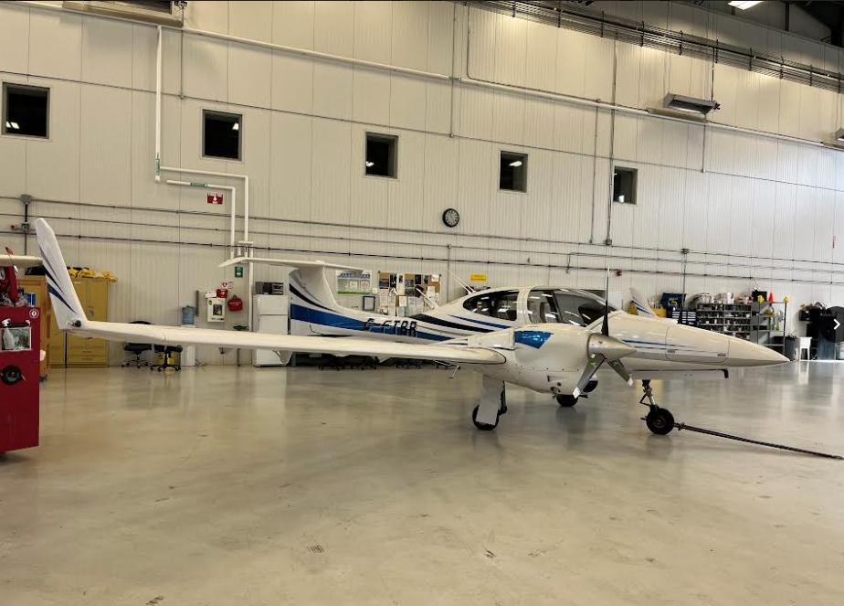 2005 Diamond DA42 NG Photo 2