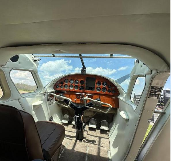 1952 CESSNA 195 Photo 5