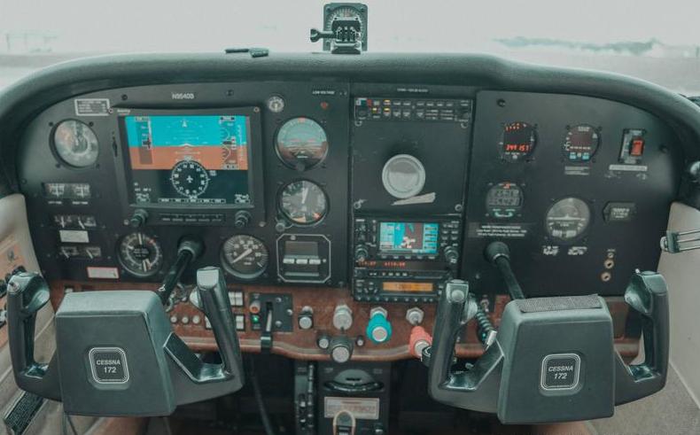 1982 Cessna 172RG Photo 2