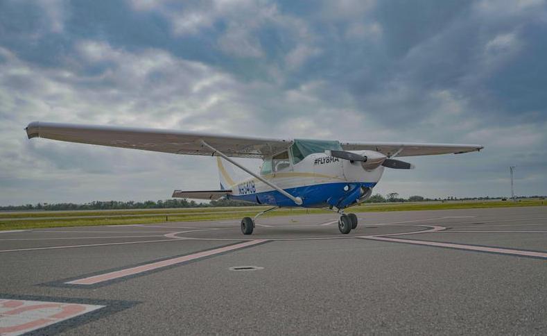1982 Cessna 172RG Photo 2