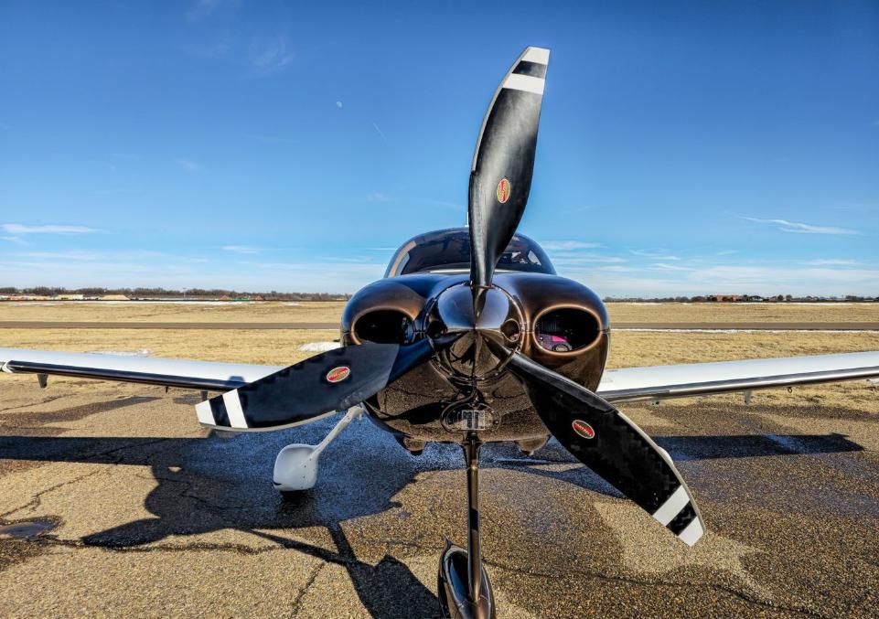 2014 CIRRUS SR22-G5 TURBO Photo 3