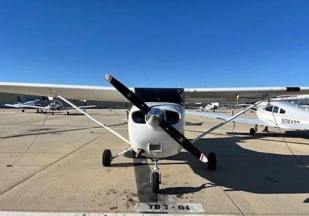 2000 Cessna 172S Millennium Edition Photo 5
